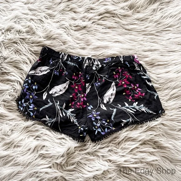 Express | Floral Pom Pom Trim Shorts - Picture 3 of 4